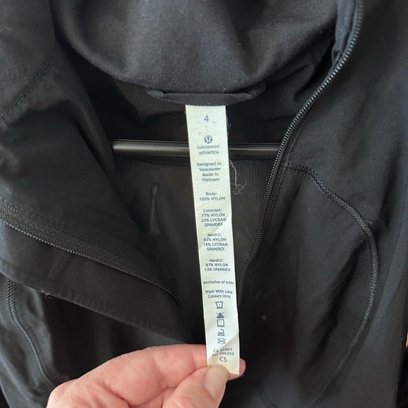 Lululemon Run: In The Rain Jacket
Black - Picture 10 of 16